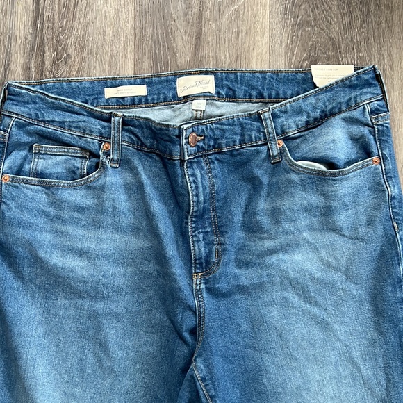 Universal Thread Women's Plus Size mid rise Bootcut Jeans Medium Wash Blue - Picture 7 of 9